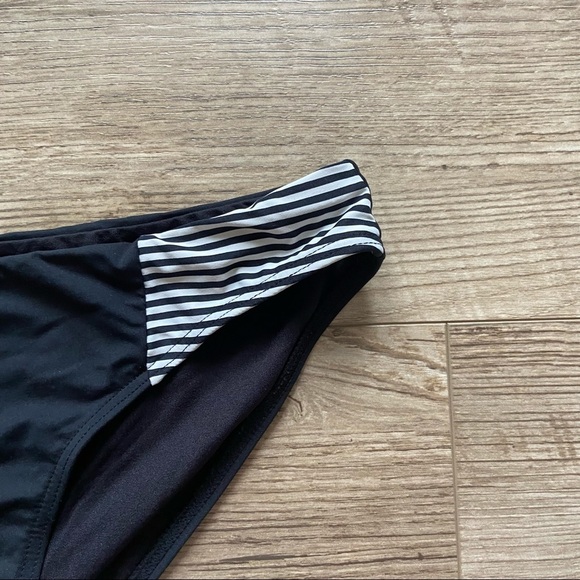 Sea Level Halter Two Piece Swimsuit size 8 - Picture 4 of 15